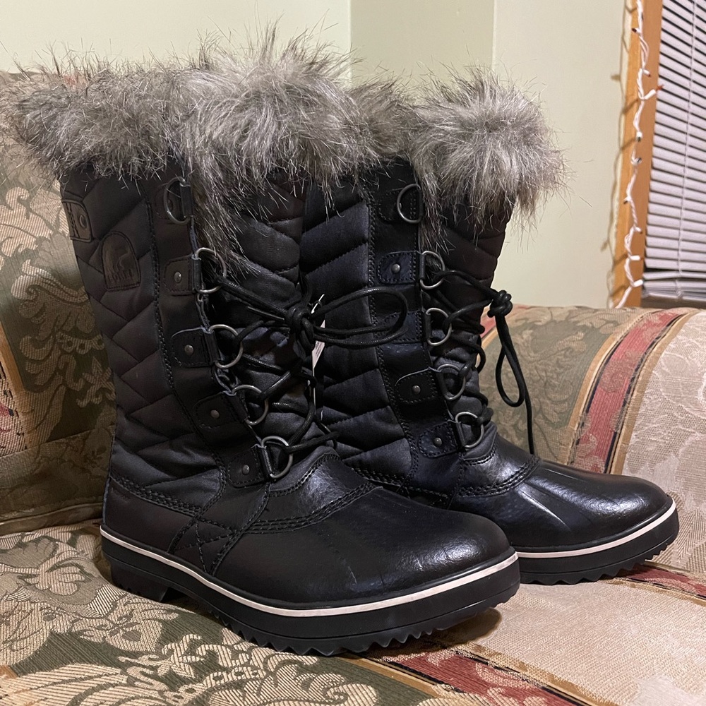 SOREL Tofino II' Faux Fur Lined Waterproof Boot Women. Size 9.5 
N21-11